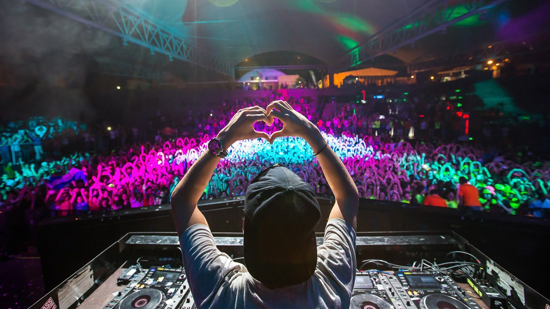 Avicii Heart Sign Wallpaper